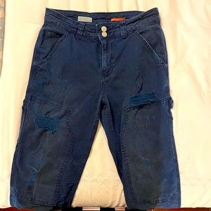 Pilcro tapered cargo pants with slight floral print. Super cute